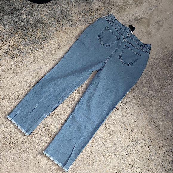Two-Tone for One Distressed Denim Jeans - Picture 3 of 5